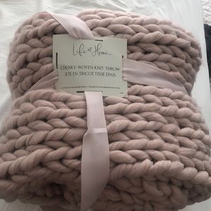 NWT Chunky Woven Knit Throw